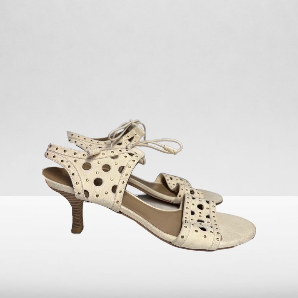 Stuart Weitzman Beige Leather Circle Cut Out Sandal in size 10N